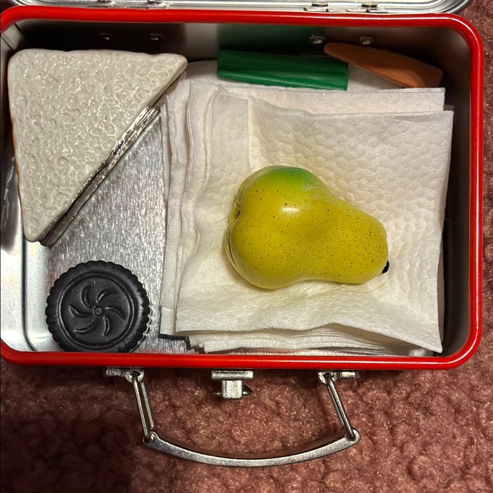 Vintage American Girl Molly’s Red Lunchbox - Picture 5 of 6